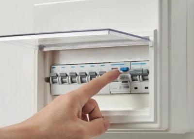 نصب کلید محافظ جان در ساختمان های قدیمی؛ فرشته نجات تجهیزات و جان انسان نصب کلید محافظ جان در ساختمان های قدیمی؛ فرشته نجات تجهیزات و جان انسان